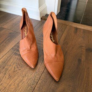 Free People Leather Pointed Toe Heels Cognac Brown Slip On Size 7